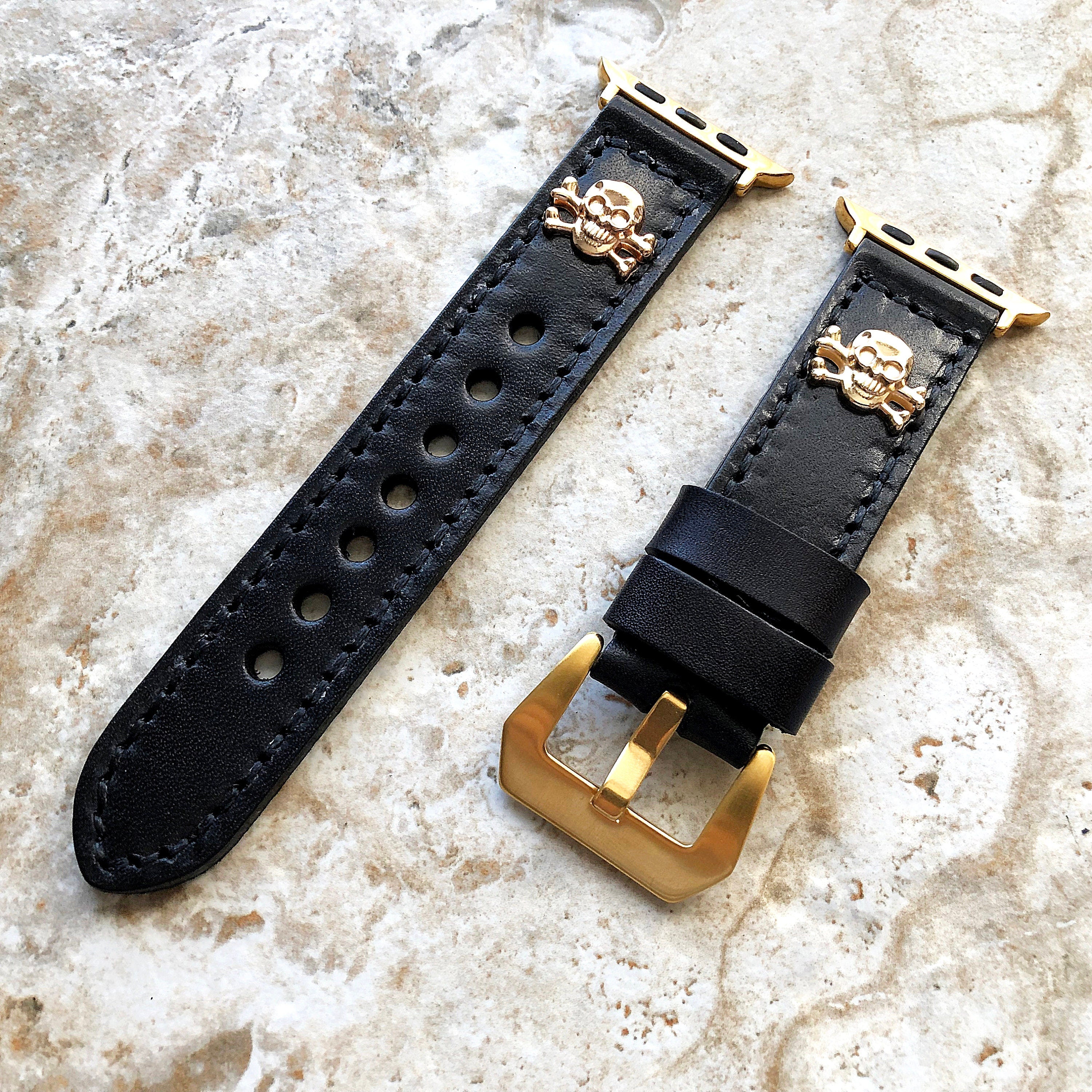 Apple Watch Band Black Leather Metal Rivets Skull Crossbones for Ultra 2 9 8 7 6 SE 5 4 3 2 1 iWatch 38mm 40 41 42mm 44mm 45mm 49mm Strap GL